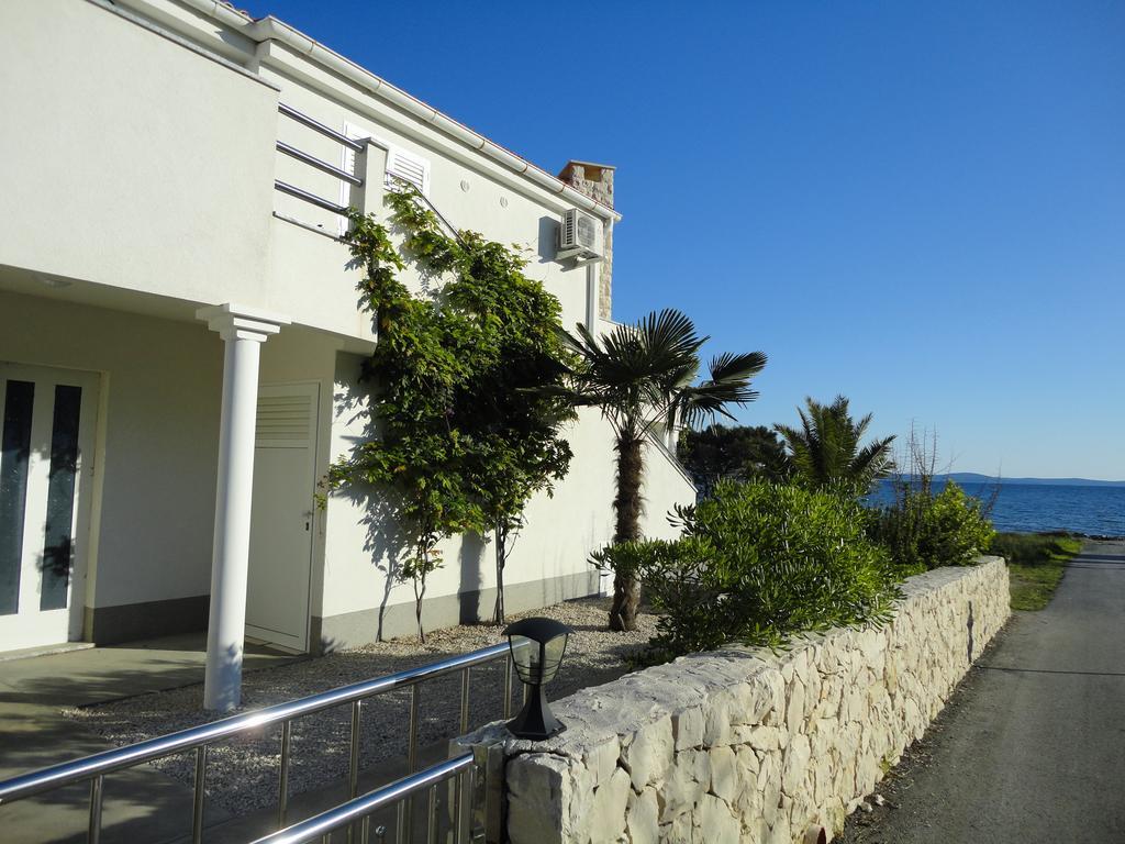 Mirakul Apartments Vir Exterior foto
