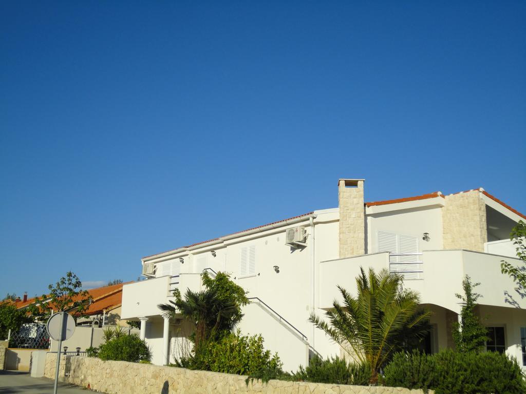 Mirakul Apartments Vir Exterior foto